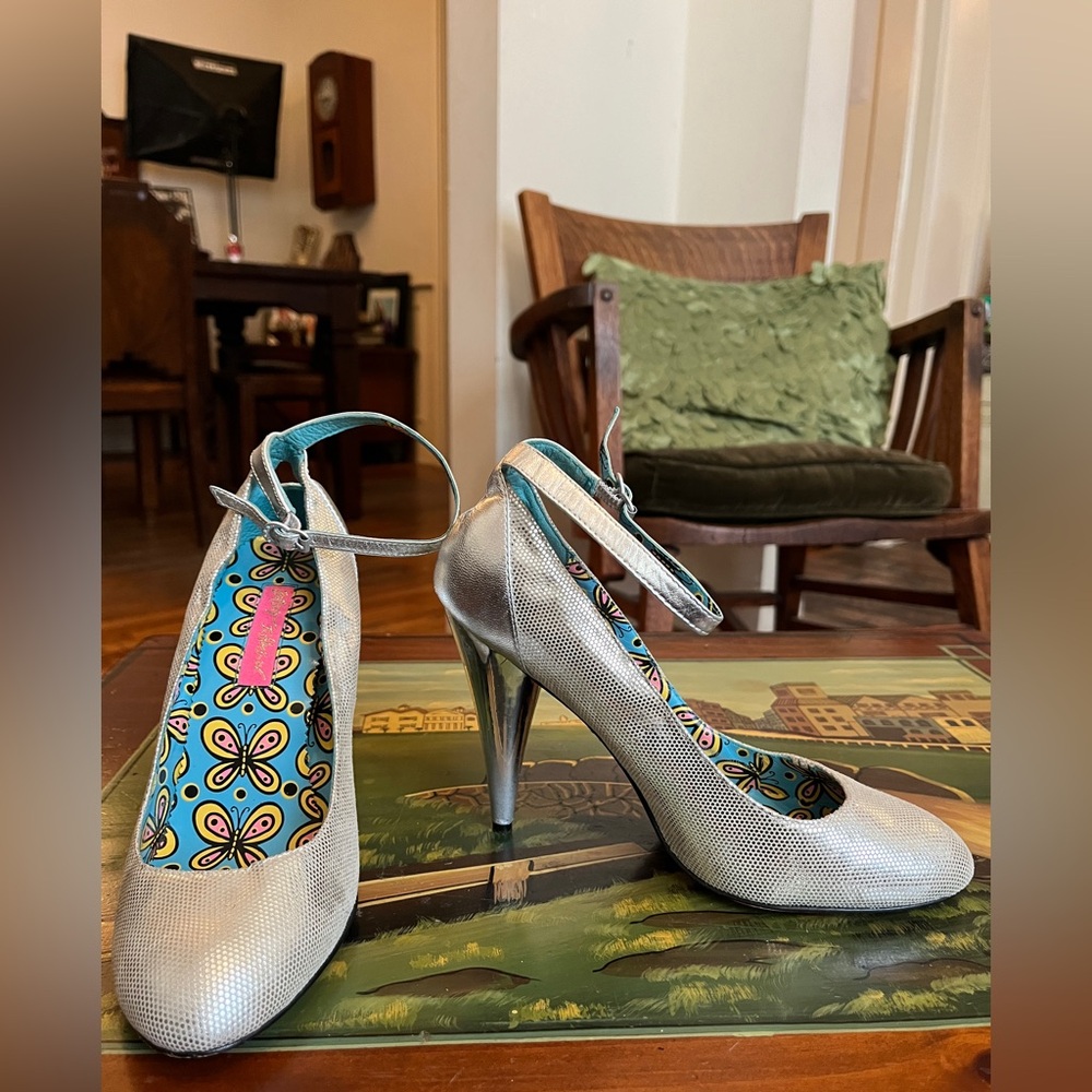 Betsey Johnson  Vintage Silver Ankle Strap Pump